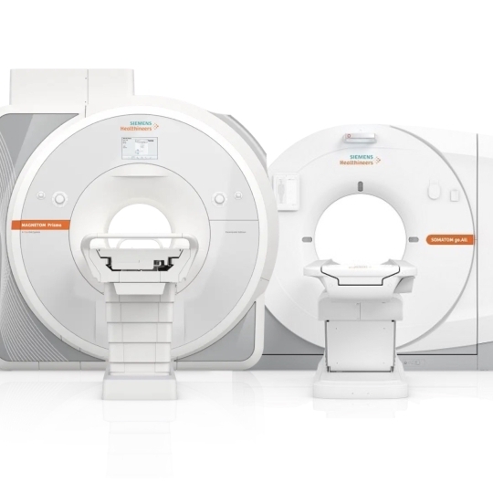 Czym się różni rezonans magnetyczny od tomografii?